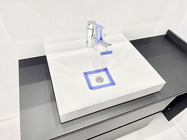 ■細かい部分まで洗いやすく便利なハンドシャワー付き