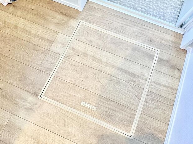 ■日用品やストックに便利な床下収納