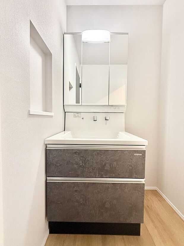 ■明るい洗面所は毎朝の歯磨きも楽しくできちゃいそうです♪