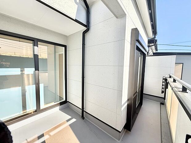 ■ 心地よい風と光を感じる、くつろぎのバルコニー