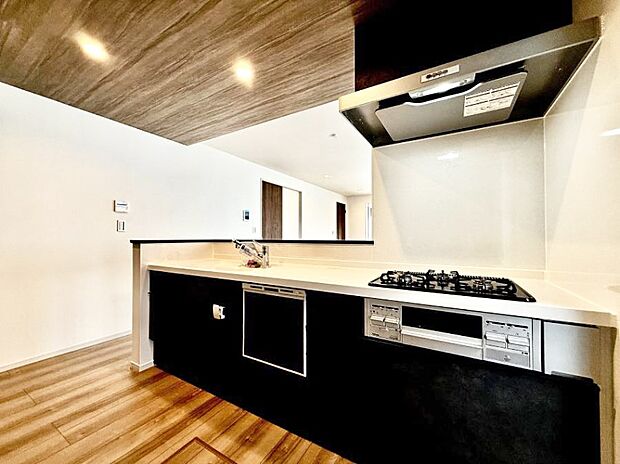 ■シンプルで美しく心地よい時間を生むキッチン空間