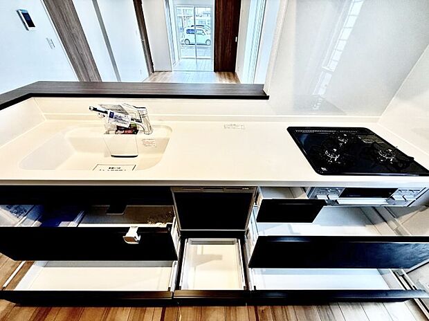 ■シンプルで機能的、毎日使いやすいキッチン