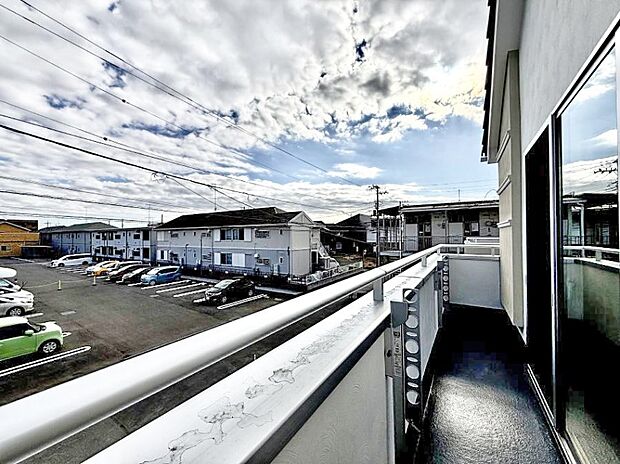 ■ 心地よい風と光を感じる、くつろぎのバルコニー