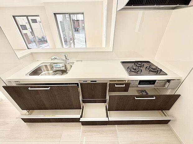 ■シンプルで機能的、毎日使いやすいキッチン