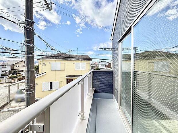 ■ 心地よい風と光を感じる、くつろぎのバルコニー