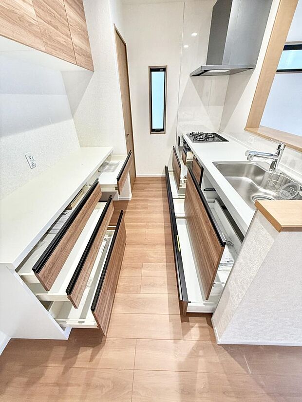 ■シンプルで機能的、毎日使いやすいキッチン