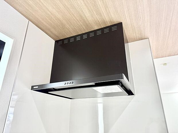 ■フードに覆われている為、匂いが換気扇に誘導され、効率的に排煙ができます