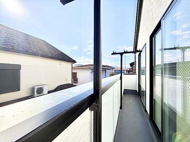 ■ 自然を身近に感じる、開放的なバルコニー