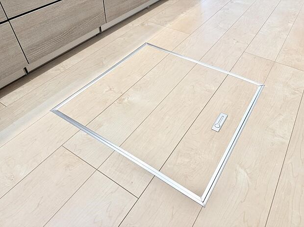 ■日用品やストックに便利な床下収納