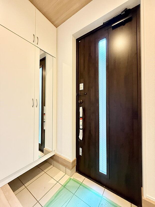 ■ 毎日を気持ちよく迎える、明るく温もりのある玄関