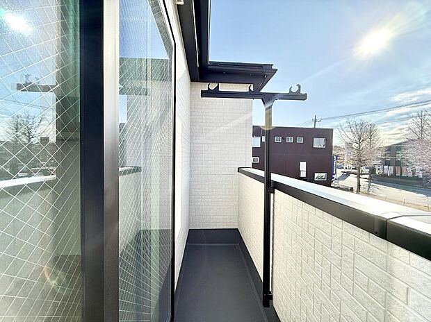 ■ 心地よい風と光を感じる、くつろぎのバルコニー