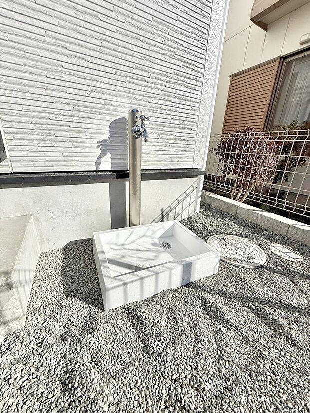 ■ガーデニングや洗車などの際に大活躍な屋外立水栓  