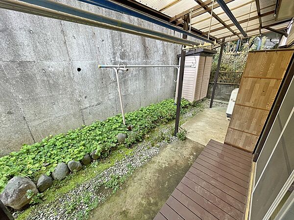 ■季節の移ろいを感じられる、落ち着いた雰囲気の屋外空間
