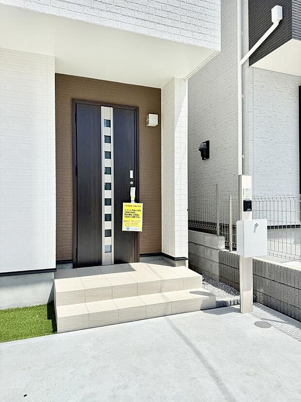 I号棟 ■ シンプルで美しく、住まいの第一印象を彩る玄関です