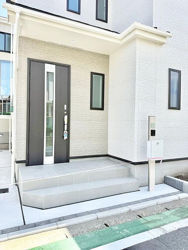 G号棟 ■ シンプルで美しく、住まいの第一印象を彩る玄関です