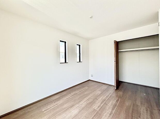 D号棟 ■落ち着いた色合いのお部屋で穏やかな時間を楽しめます