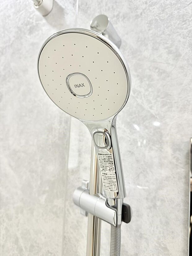 ■わざわざシャワー水栓のレバーまで手を伸ばす必要がなく、簡単に止水できる