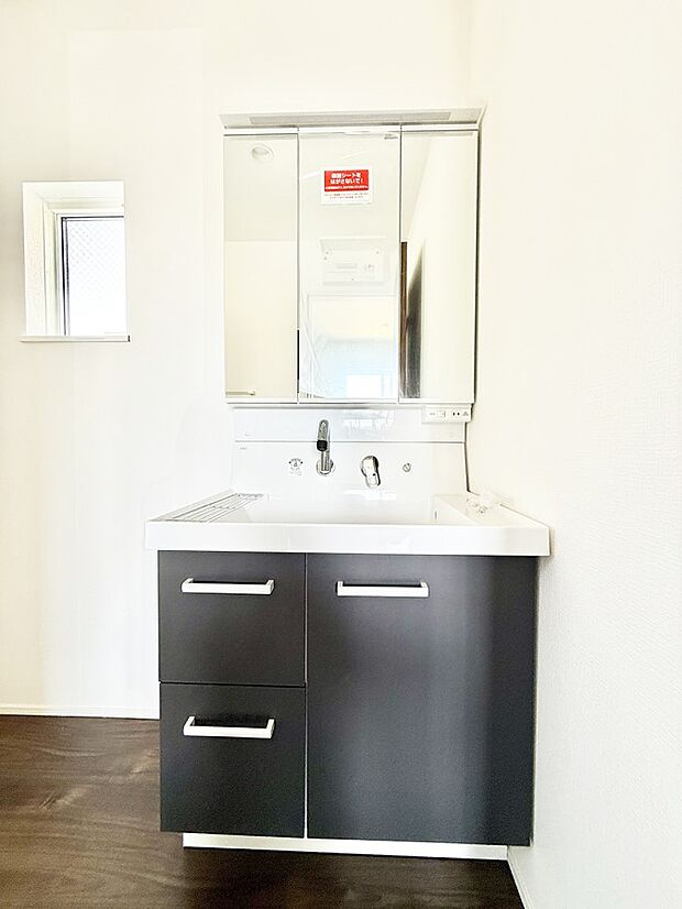 ■明るい洗面所は毎朝の歯磨きも楽しくできちゃいそうです♪