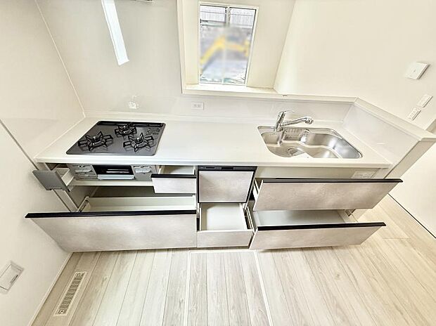 ■シンプルで機能的、毎日使いやすいキッチン