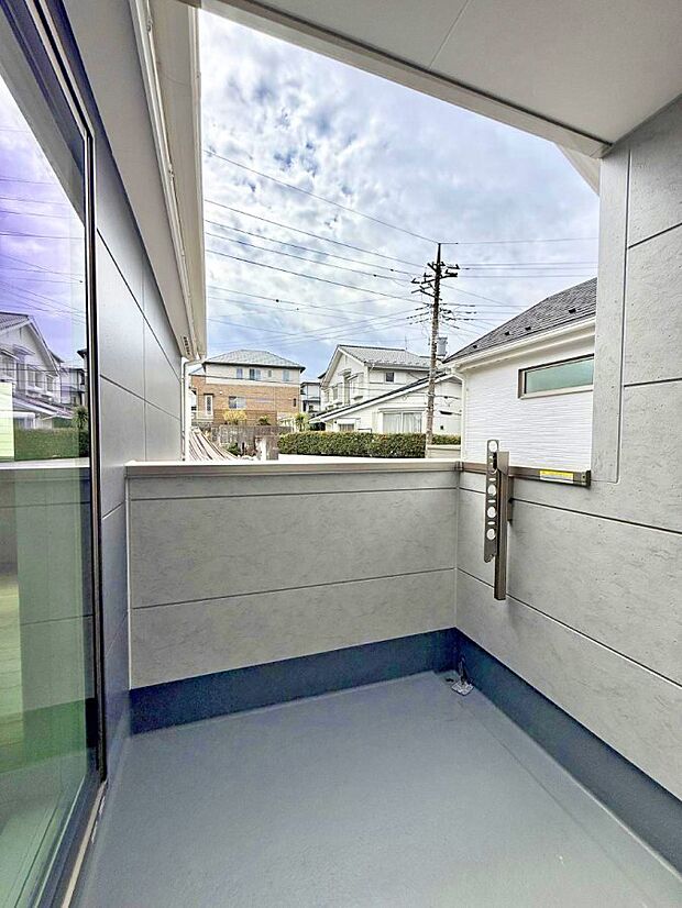 ■ 心地よい風と光を感じる、くつろぎのバルコニー