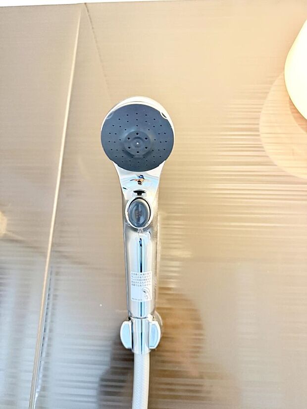 ■手元で簡単に止水できるため、水の無駄遣いを減らすことができます。