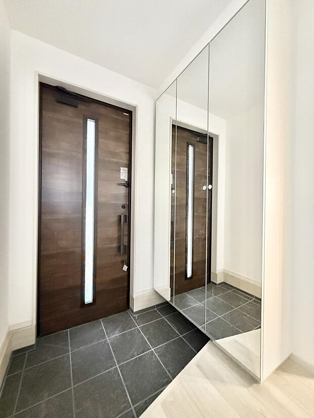 ■ 毎日を気持ちよく迎える、明るく温もりのある玄関