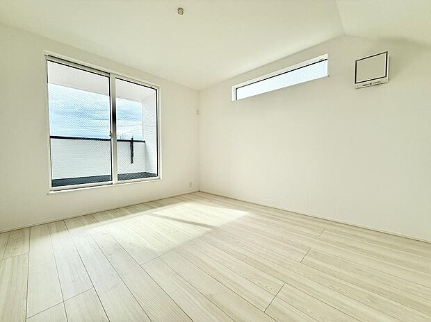 ■シンプルな空間で、収納付きベッドやデスクなど、多機能な家具を活用しやすいです