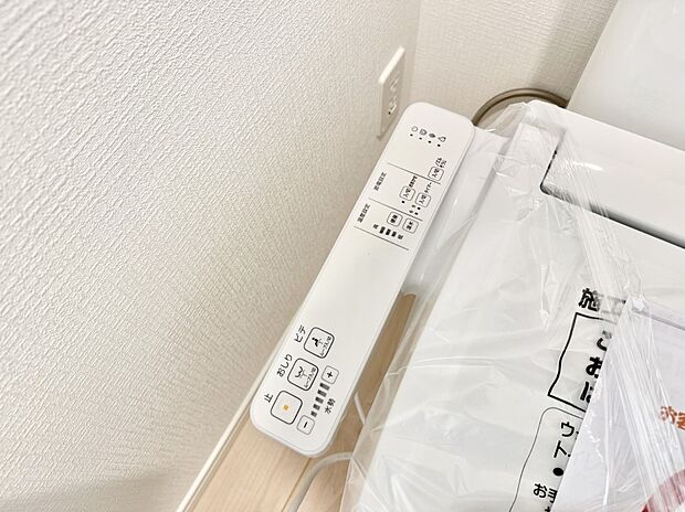 ■温水洗浄で快適、清潔感が保たれるシャワートイレ