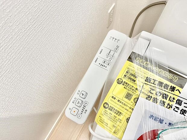 ■温水洗浄で快適、清潔感が保たれるシャワートイレ