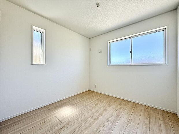 1号棟 ■落ち着いた色合いのお部屋で穏やかな時間を楽しめます