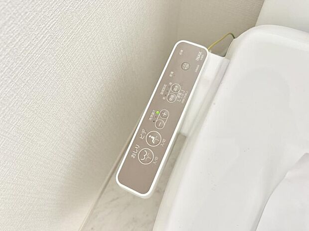 ■温水洗浄で快適、清潔感が保たれるシャワートイレ