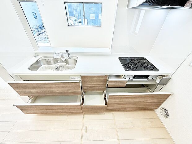 ■シンプルで機能的、毎日使いやすいキッチン