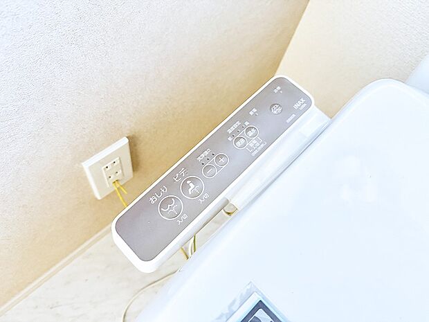 ■温水洗浄で快適、清潔感が保たれるシャワートイレ