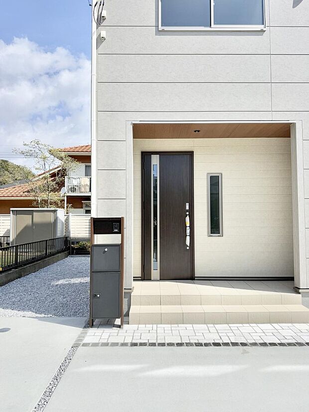 ■ 家族とゲストをやさしく迎える、心温まる玄関