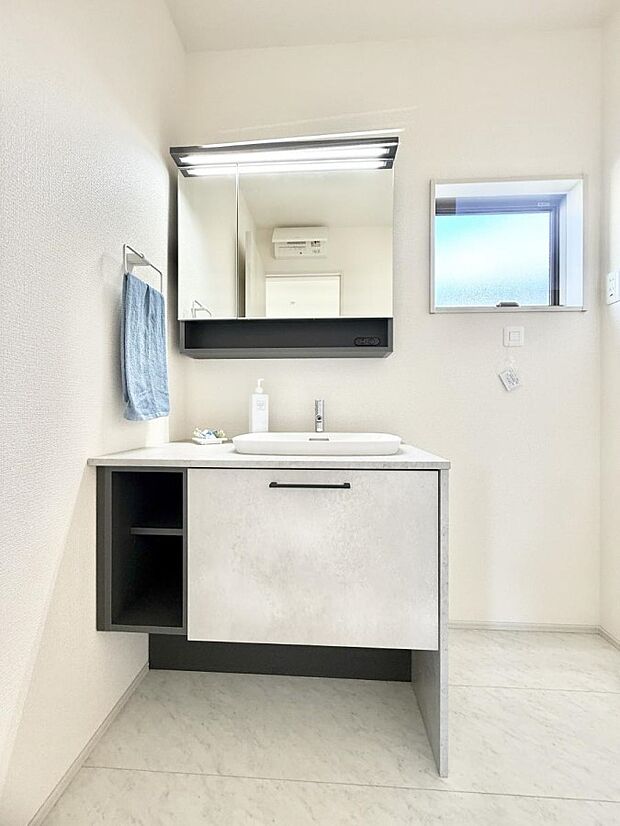 ■明るい洗面所は毎朝の歯磨きも楽しくできちゃいそうです♪