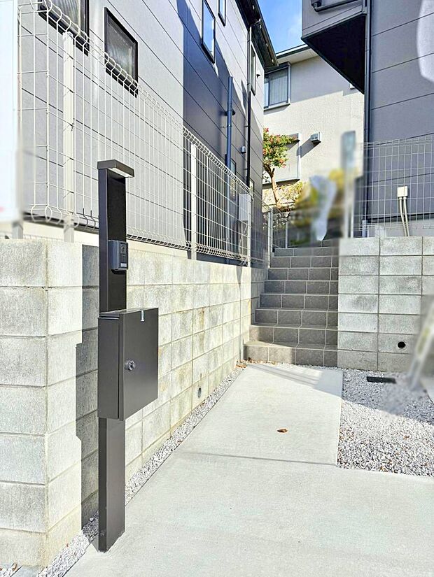 ■ シンプルで美しく、住まいの第一印象を彩る玄関です