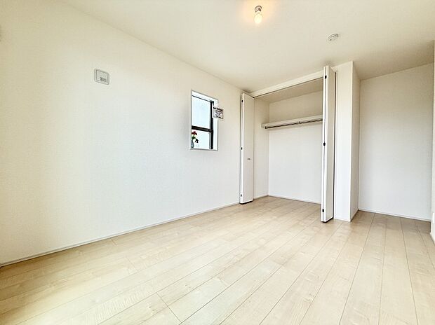 ■シンプルな空間で、収納付きベッドやデスクなど、多機能な家具を活用しやすいです