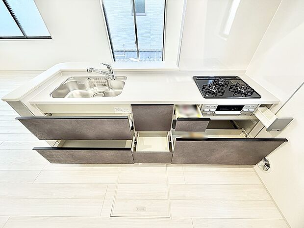 ■シンプルで機能的、毎日使いやすいキッチン