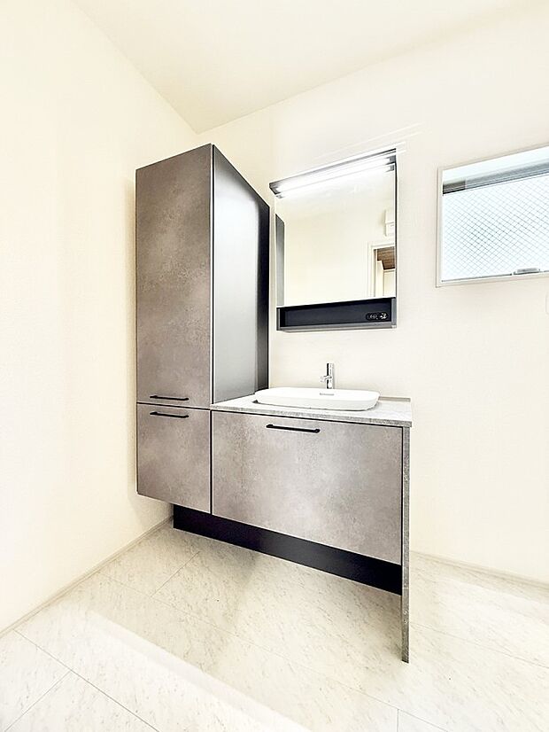 ■明るい洗面所は毎朝の歯磨きも楽しくできちゃいそうです♪