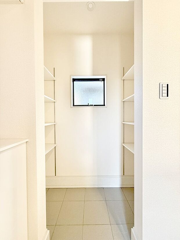 ■シューズインクローゼット付なので、外で使う物をまとめて収納、すっきり玄関に  