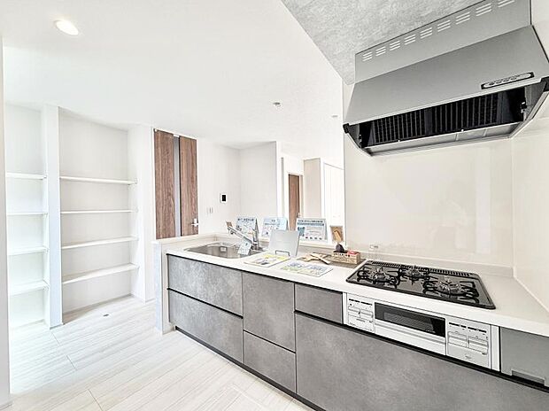 ■シンプルで機能的、毎日使いやすいキッチン