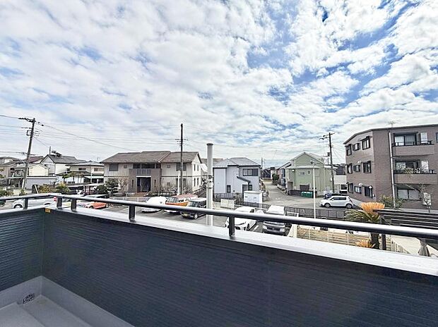 ■ 季節の移ろいを感じられる開放的な空間です