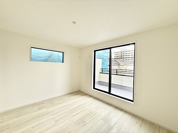 ■シンプルな空間で、収納付きベッドやデスクなど、多機能な家具を活用しやすいです