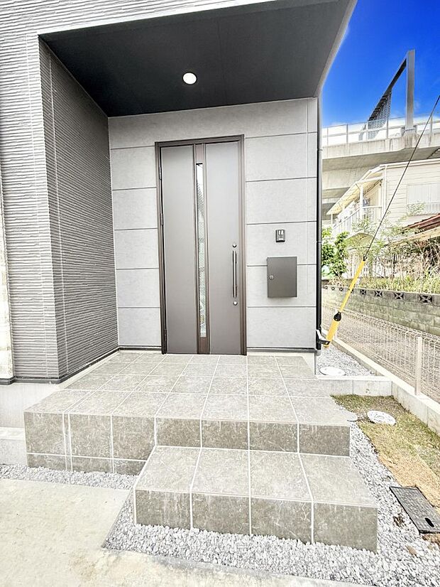 1号棟  ■ シンプルで美しく、住まいの第一印象を彩る玄関です