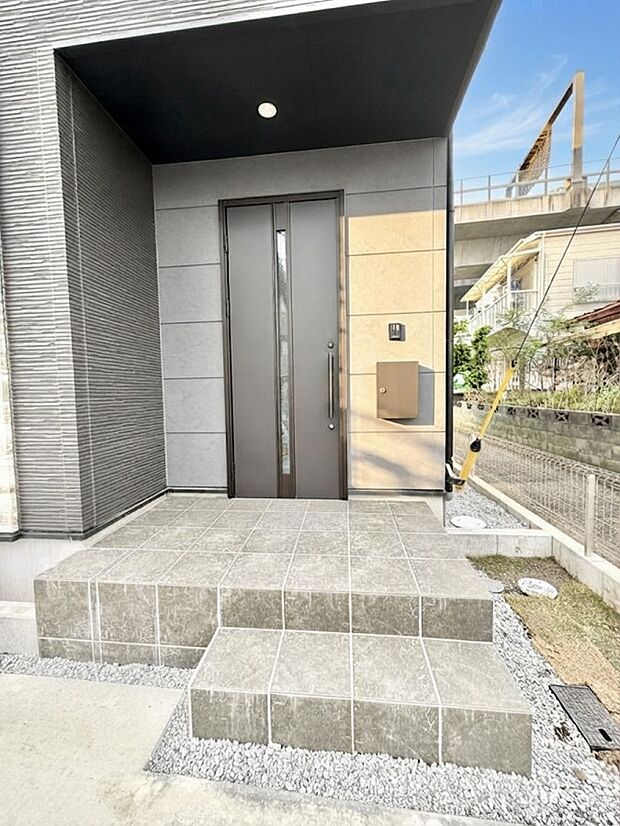 1号棟  ■ シンプルで美しく、住まいの第一印象を彩る玄関です