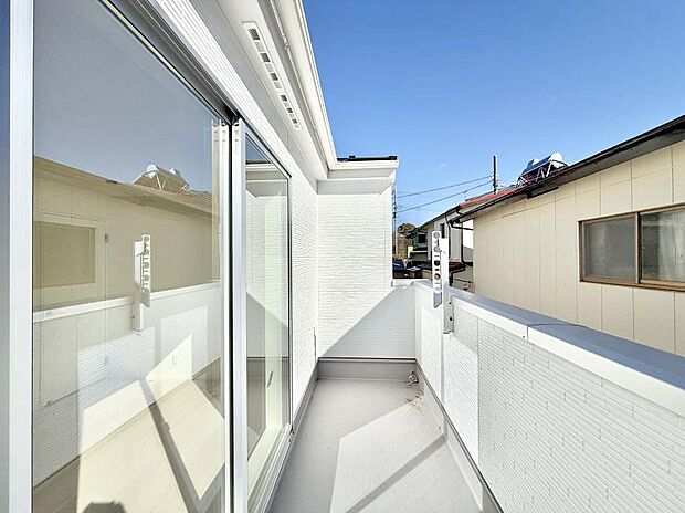 ■ 心地よい風と光を感じる、くつろぎのバルコニー