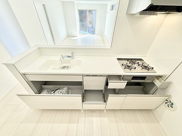 ■シンプルで機能的、毎日使いやすいキッチン