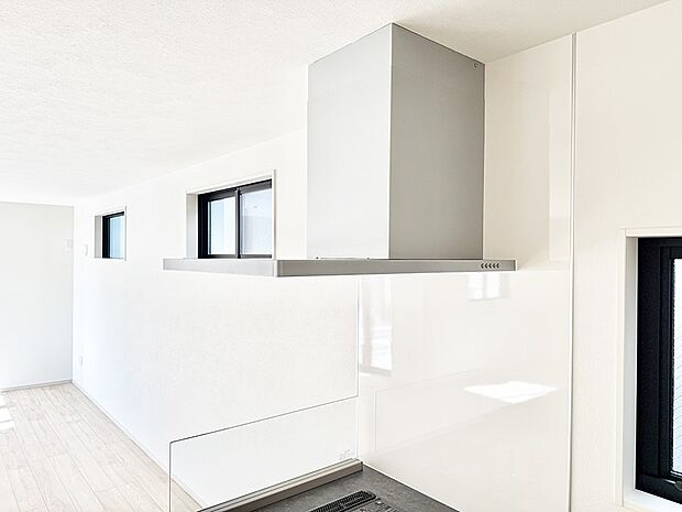 ■調理時の蒸気や匂いが換気扇に誘導され、効率的に排煙ができます。