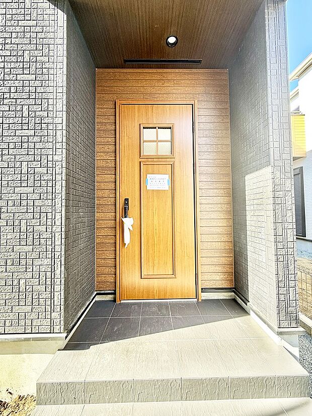 ■ 心地よい暮らしへとつながる、温かい玄関