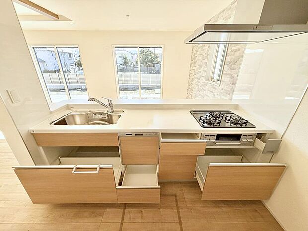 ■シンプルで機能的、毎日使いやすいキッチン